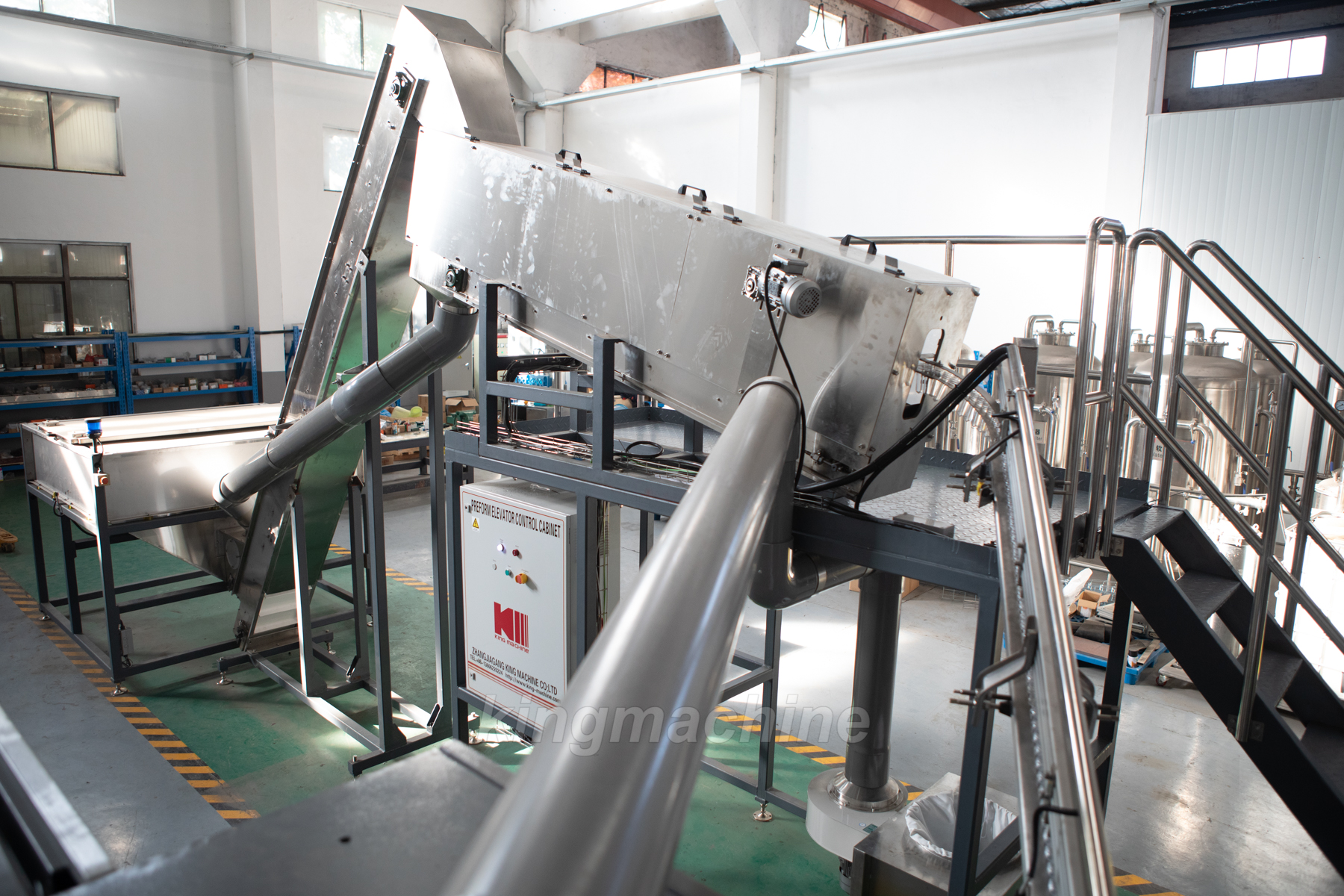 Preform lift tipperPreform lift tipper